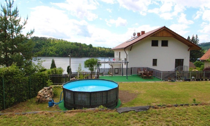 Zupanovice Appartement | Joli appartement pour 9 personnes avec WIFI, piscine, TV, patio et animaux admis