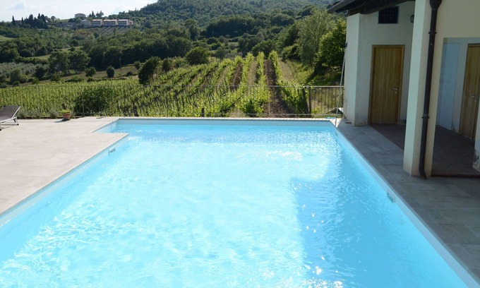 Capolona Appartement | Joli appartement pour 6 personnes avec WIFI, piscine, TV, animaux admis et parking, près de Arezzo