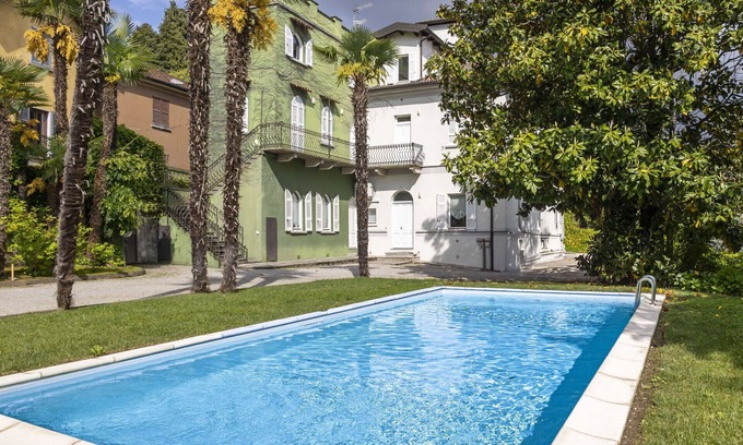 Meina Appartement | Bel appartement pour 4 personnes avec piscine, climatisation et TV