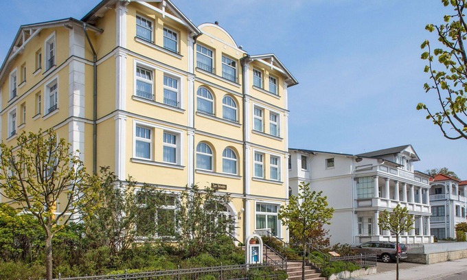 Sellin Villa | Agréable appartement dans une maison de vacances avec WIFI, TV, terrasse et animaux admis