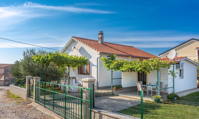 Milohnici Appartement | Bel appartement à Linardici