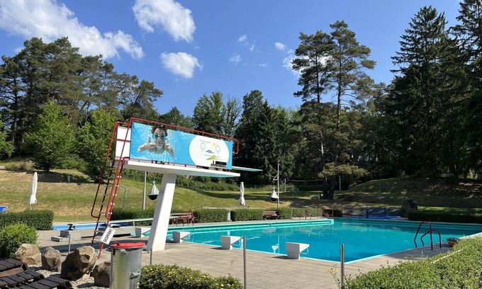 Bad Emstal Maison | Agréable appartement dans une maison de vacances avec WIFI, piscine, TV, terrasse et animaux admis