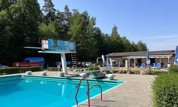 Bad Emstal Maison | Appartement dans une maison de vacances avec WIFI, piscine, TV, terrasse, animaux admis, parking