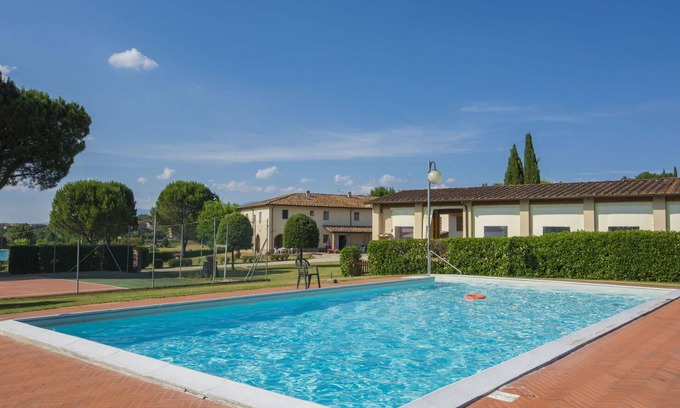 Bucine Villa | Confortable appartement dans une maison de vacances avec piscine, WIFI, TV et animaux admis