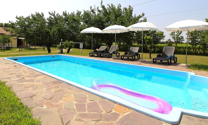 Silea Maison | Beautiful apartment in villa for 4 people with A/C, pool, WIFI, patio and parking