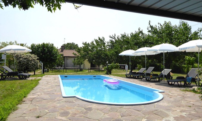 Silea Maison | Beautiful apartment in villa for 4 people with WIFI, A/C, pool, patio and parking