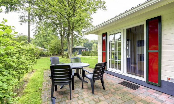 Municipality of Dalfsen Maison | Bel appartement dans une maison de vacances avec WIFI, piscine, TV, terrasse et parking