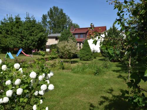 Blowatz Appartement | Beautiful Apartment in Robertsdorf with Garden