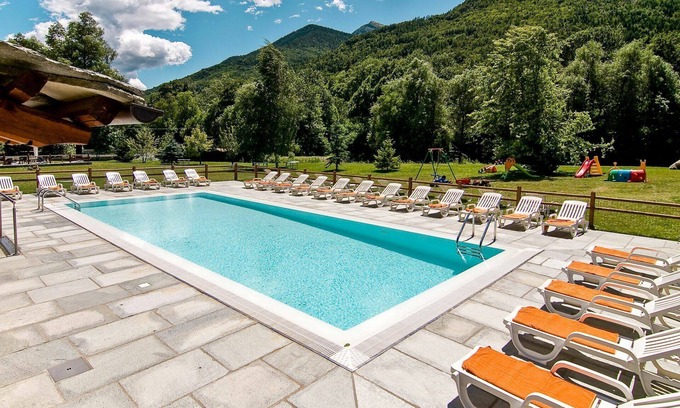 Sampeyre Appartement | Joli appartement pour 4 personnes avec piscine, WIFI, TV et terrasse