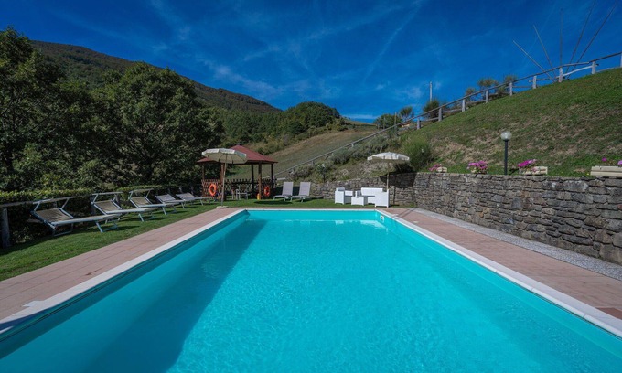 Cutigliano Appartement | Bel appartement pour 6 personnes avec WIFI, piscine, TV, véranda et animaux admis