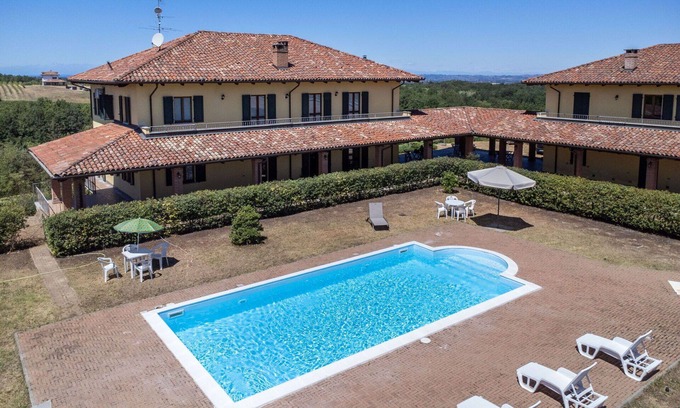 Mombaruzzo Appartement | Joli appartement pour 12 personnes avec WIFI, piscine, TV, balcon et animaux admis