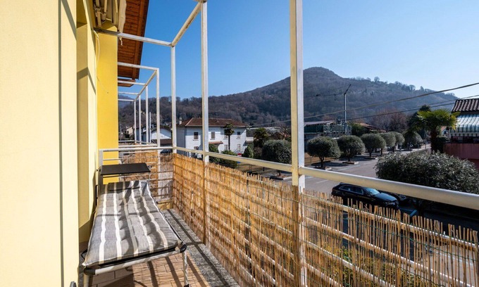 Brolo Appartement | Agréable appartement pour 5 personnes avec WIFI, piscine, TV, terrasse et animaux admis
