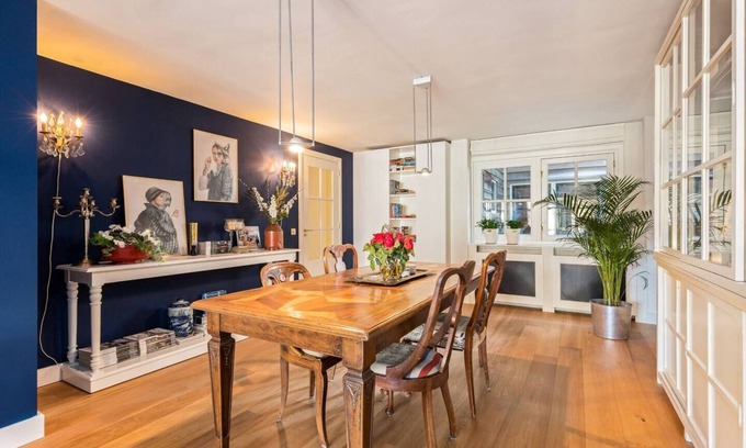 Grachtengordel-West Appartement | Beautiful apartment at one of the most desirable locations on the famous Prinsengracht.