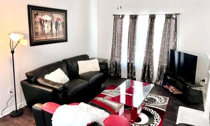 Valley Ranch Appartement | Beautiful apartment with fire place and parking bring your fur baby