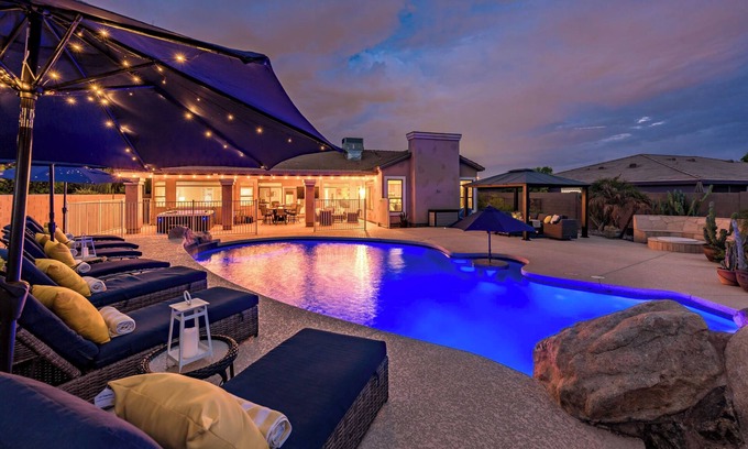 Phoenix Maison | Beautiful backyard oasis w/free heated diving pool
