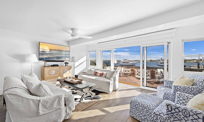 Balboa Island Maison | Belle Balboa Island Bayfront Beach House