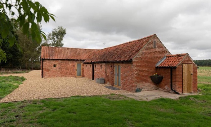 Aubourn Appartement | Beautiful barn conversion surrounded by woodland near Newark Show-ground