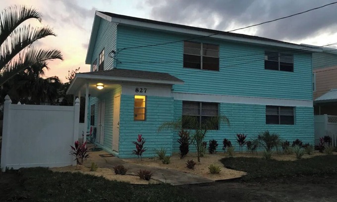 Horton Shores Maison | Beautiful beach house at walking distance from the Beach and Surf.