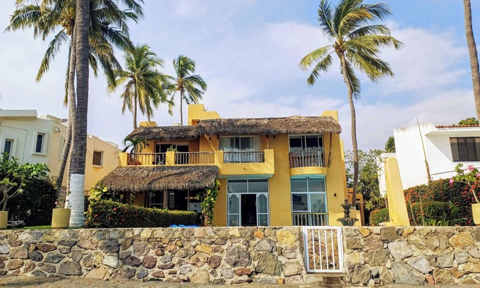 Manzanillo Maison | BEAUTIFUL BEACH FRONT HOUSE