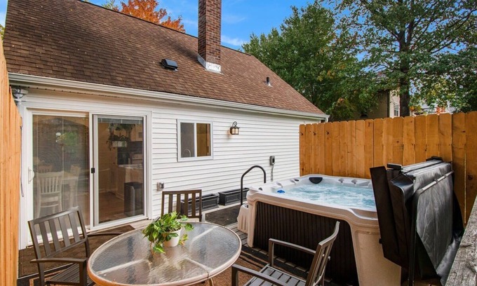 Benson Maison | Beautiful Benson Cottage with Year-Round Hot Tub!