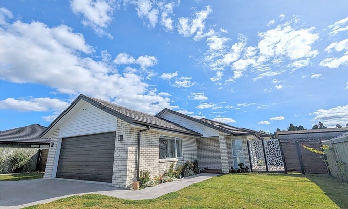 Owhata Maison | Beautiful Brand New Four-bed home near Redwood