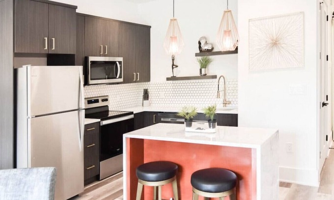 Central Business District Appartement | Beautiful Brand New Loft! BEST Location on Bluff!