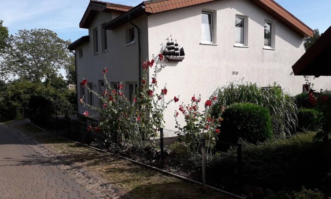 Putbus Appartement | Beautiful, bright apartment 2 - close to the beach (200m) for 4. People