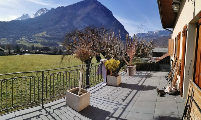 Ugine Maison | Beautiful building at the foot of the mountains, 15kms from Lake Annecy,