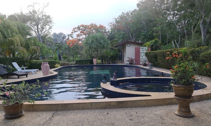 Cha-am Maison | Beautiful bungalow with shared outdoor pool and 2 km from the sandy beach