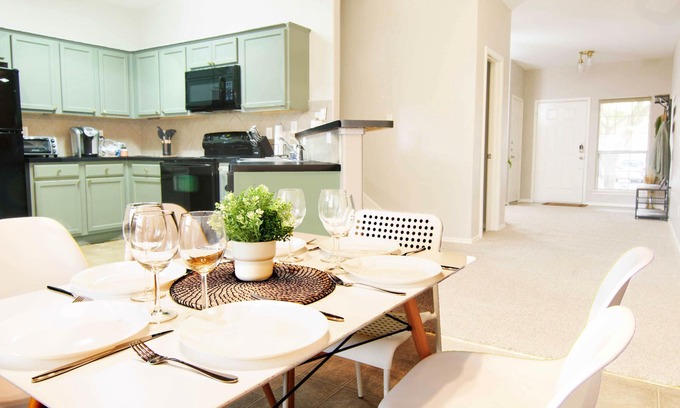 Medical Center District Maison | Beautiful Central Home for Families and Groups