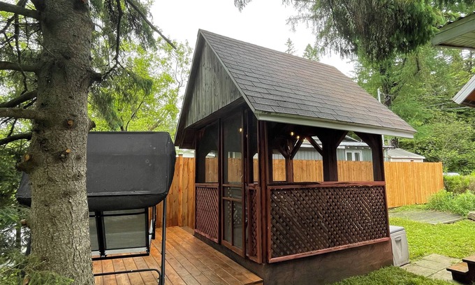 Sainte-Claire Chalet De Ski | Beautiful chalet near a stream for a calm and quite retreat