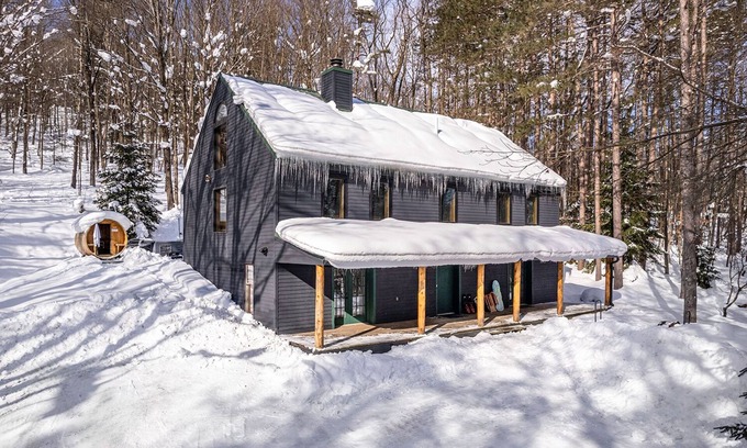 Ellicottville Chalet De Ski | Beautiful chalet on 5 acres - 2 min to Village!👌 Hot-Tub, Sauna, Fire Pit🔥