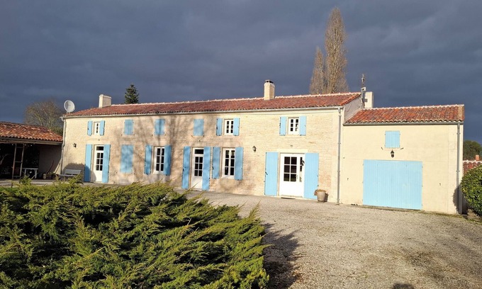 Geay Maison | Beautiful Charentaise house, 40 minutes from La Rochelle, Pets not allowed