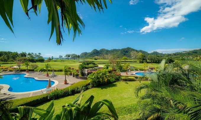 Herradura Copropriété | Beautiful condo in Los Sueños, NEWLY renovated! Pools & Golf