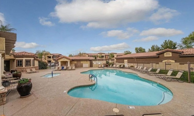 Parkwood Ranch Appartement | Beautiful condo in Gated community with 2 pools, club house and work out room!