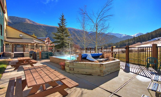 East Village at Copper Copropriété | Beautiful Condo, Ski Out Your Back Door - FP202 by RedAwning