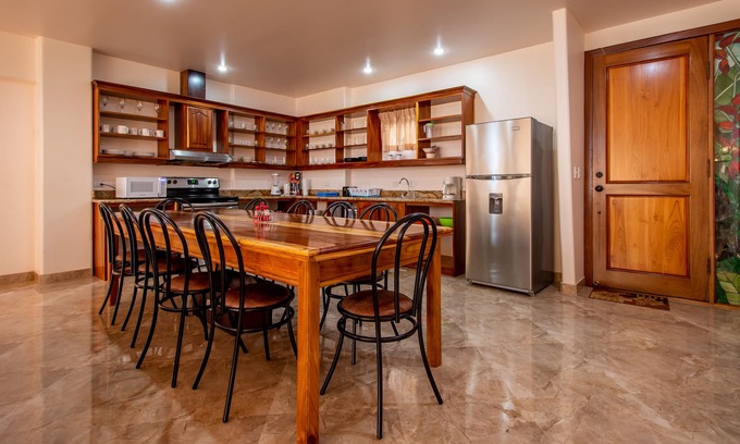 Naranjos Agrios Copropriété | MAGNIFIQUE SUITE CONDO 3B / 2B DANS LE LAC ARENAL