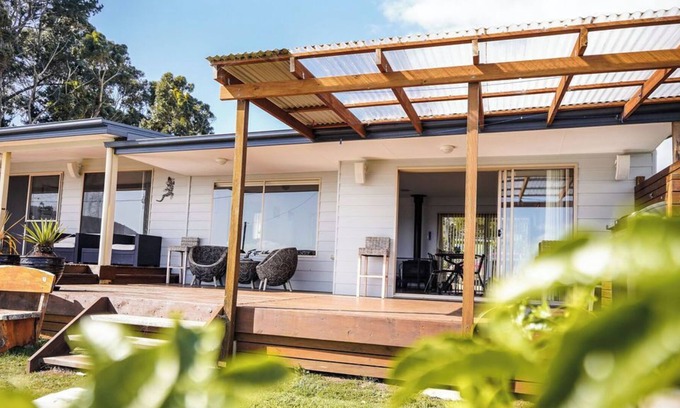 Adventure Bay Maison | Beautiful, Contemporary Home With Spectacular Water Views