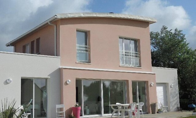 Saint-Marine Villa | Belle villa neuve contemporaine avec jardin.
