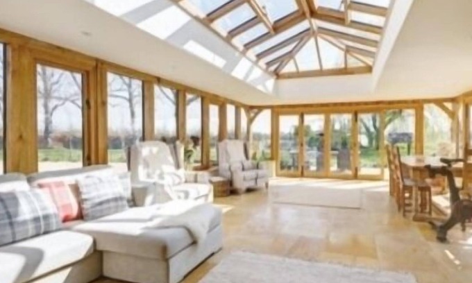 Alvescot Autre | Beautiful Cotswold Farmhouse