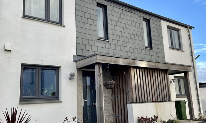 Crantock Cottage | Beautiful Cottage close to the beach w/ sunny garden