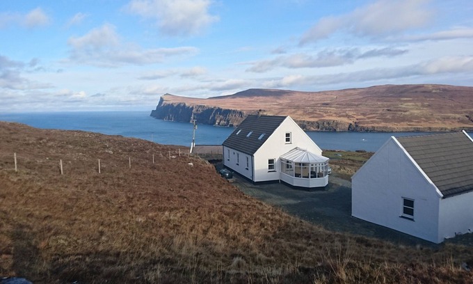 Waternish Cottage | Beau chalet situé dans un terrain de croft naturel. Près du phare de Neist Point.