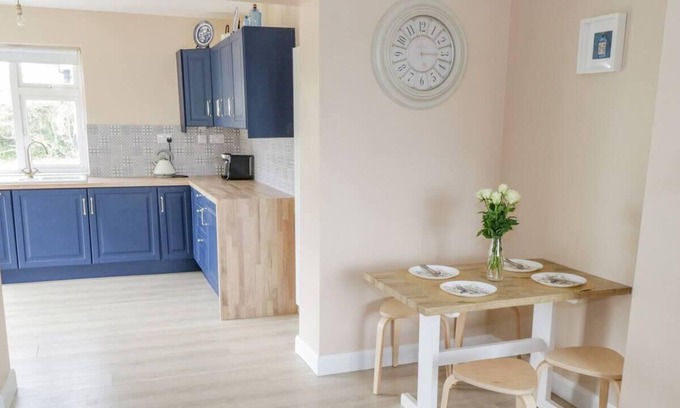 Dromahair Autre | Beautiful Cottage with Gardens, Patio & Fireplace
