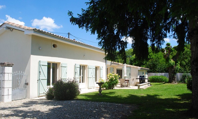Eymet Cottage | Beau chalet avec piscine privée, à distance de marche des restaurants.
