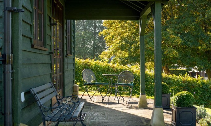 Rudloe Maison | Beautiful Cottage With Stunning Views in Box
