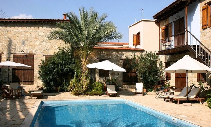 Choirokoitia Appartement | Bel appartement dans une maison de campagne avec A / C, WiFi et piscine dans le village historique de Choirokoitia