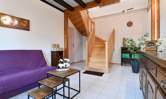 Baldersheim Appartement | Gîte convivial avec terrasse abritée, 3 chambres, cuisine équipée, espace détente, proche autoroutes et pistes cyclables.