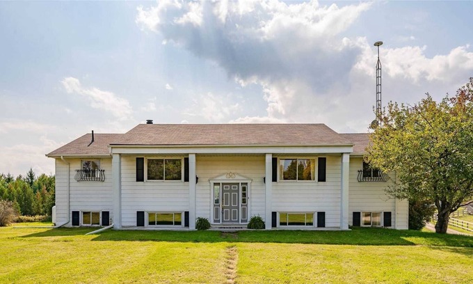 Caledon Autre | Beautiful Country Home with desirable privacy.