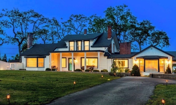 Medford Maison | Beautiful Country Home located outside of Jacksonville with pool!