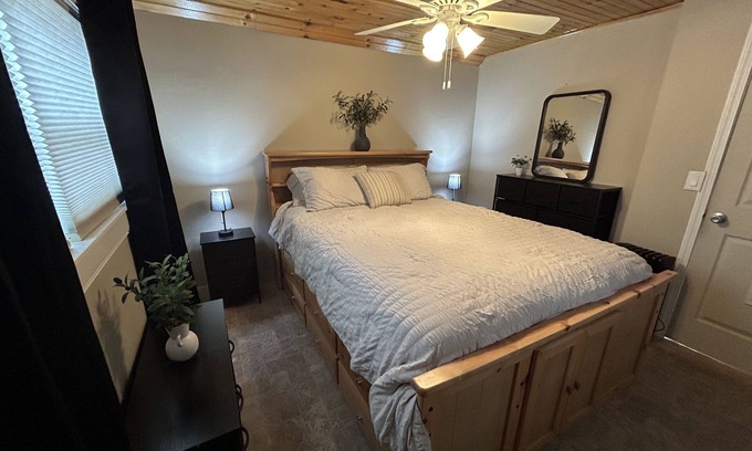 Brantingham Maison | Beautiful, cozy 2 bedroom house on Brantingham Lake!